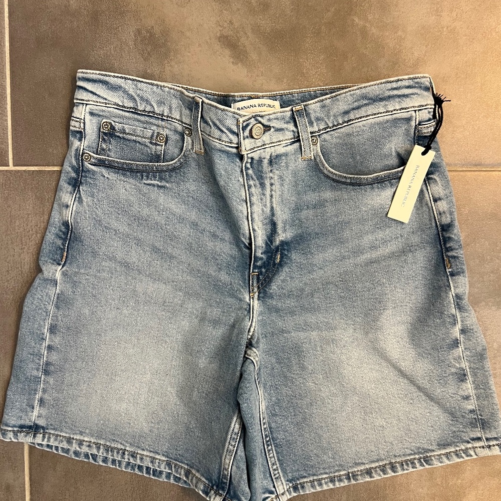 Women’s Banana Republic denim shorts 28